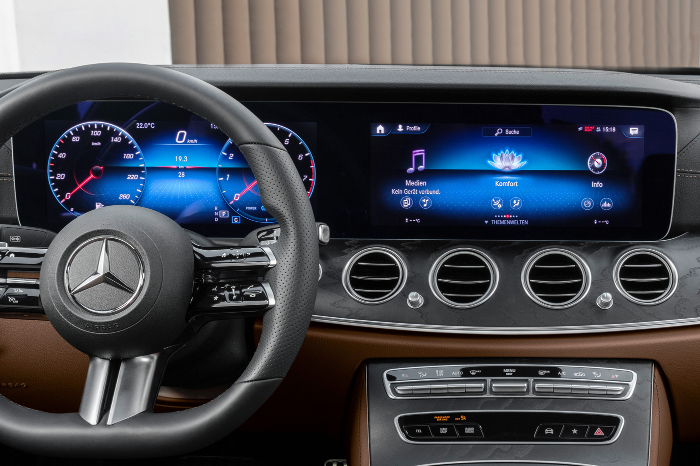 2021 Mercedes E-Class gauges display